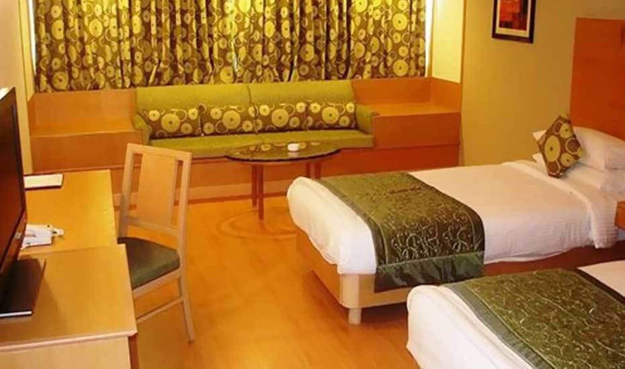 Отель Vits Aurangabad Экстерьер фото
