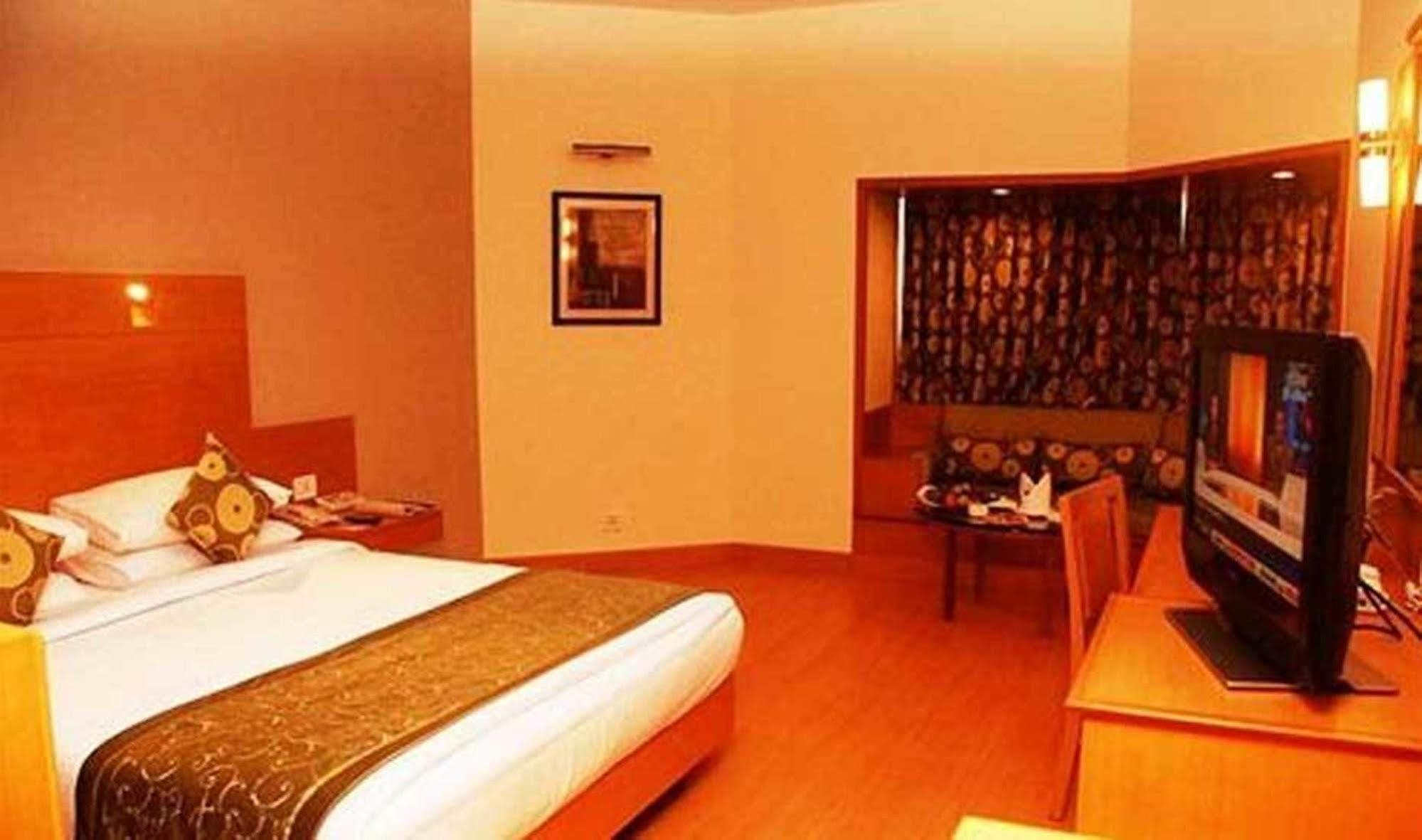 Отель Vits Aurangabad Экстерьер фото