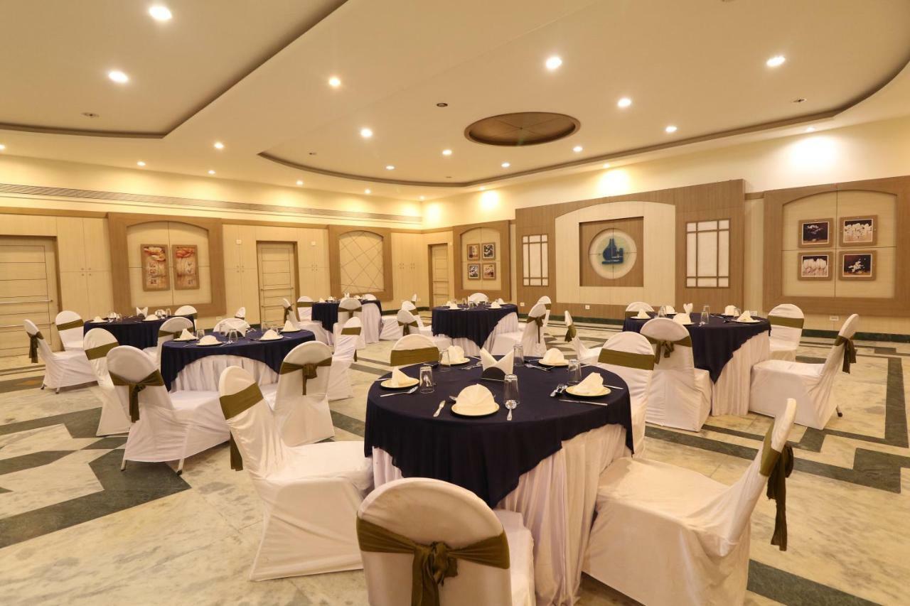 Отель Vits Aurangabad Экстерьер фото